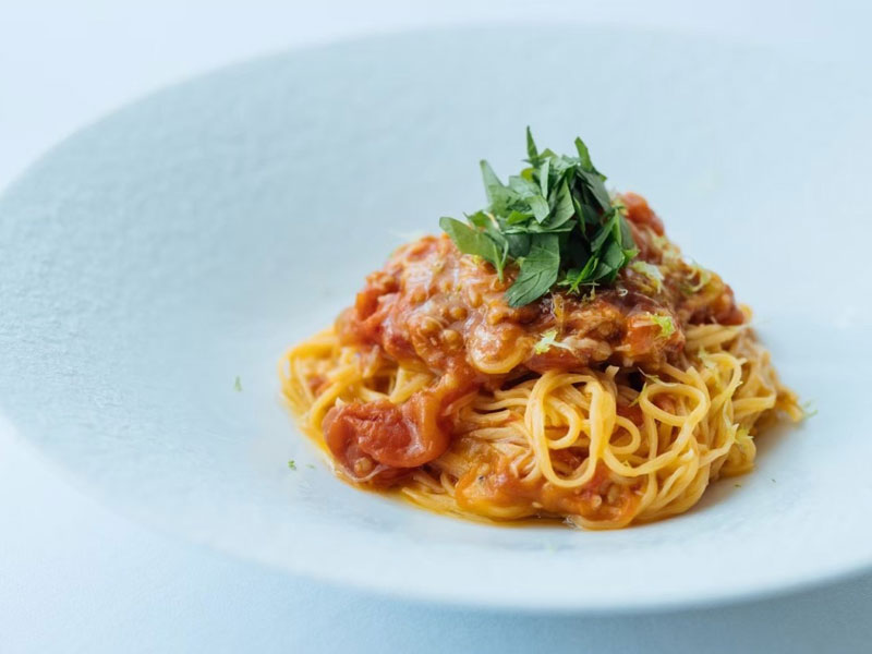 ズワイガニのトマトソースパスタ　1,000円